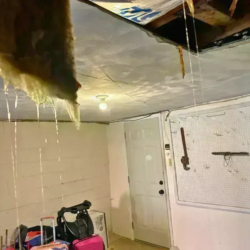 Before and after water damage restoration in Liberty City, TX